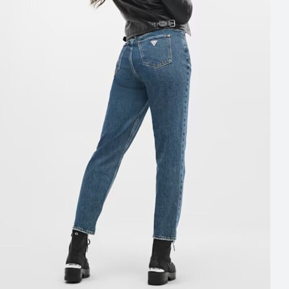 GUESS 90'S INSPIRED MEDIUM WASH HIGH RISE CROPPED MOM JEANS - Picture 1 of 10